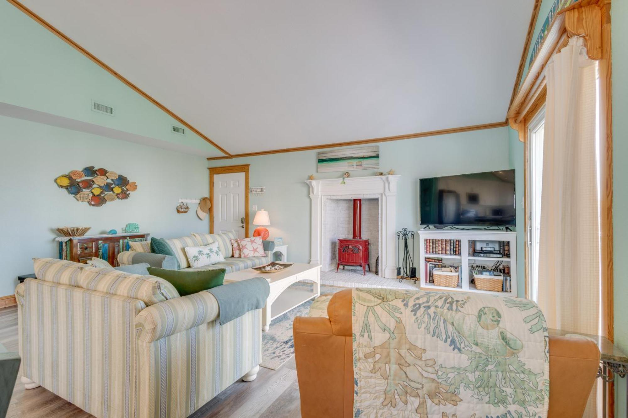 Coastal Home With Deck And Outdoor Shower キルデビルヒルズ エクステリア 写真