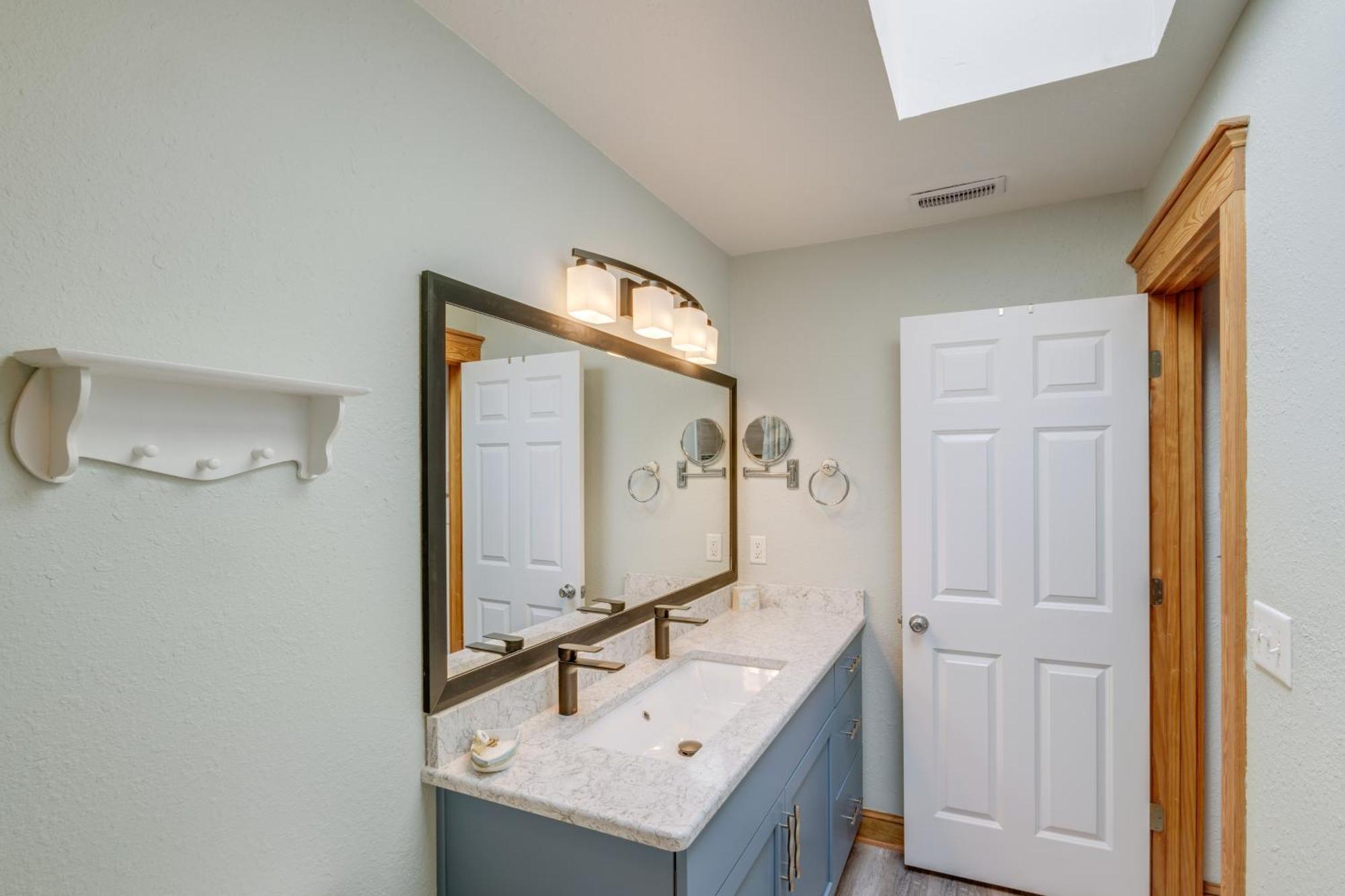 Coastal Home With Deck And Outdoor Shower キルデビルヒルズ エクステリア 写真